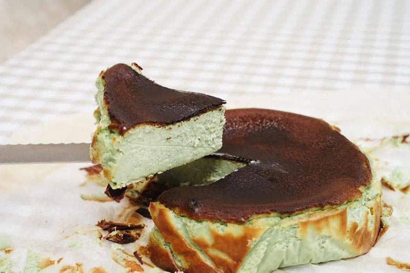 開心果味巴斯克蛋糕(圖14) 開心果味巴斯克蛋糕(圖14)